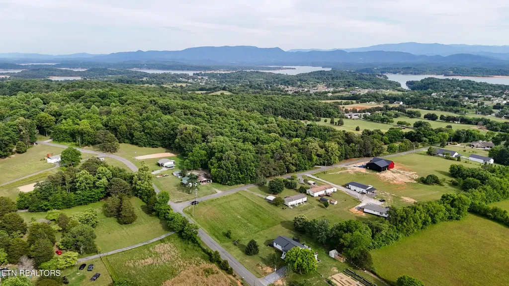 2 Wells Spring Road Dandridge TN 37725