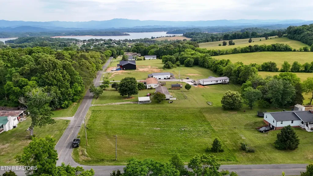 2 Wells Spring Road Dandridge TN 37725