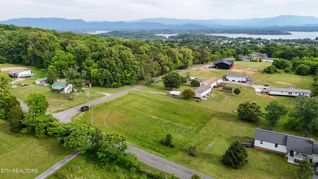 2 Wells Spring Road Dandridge TN 37725