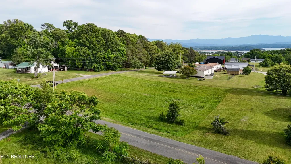 2 Wells Spring Road Dandridge TN 37725