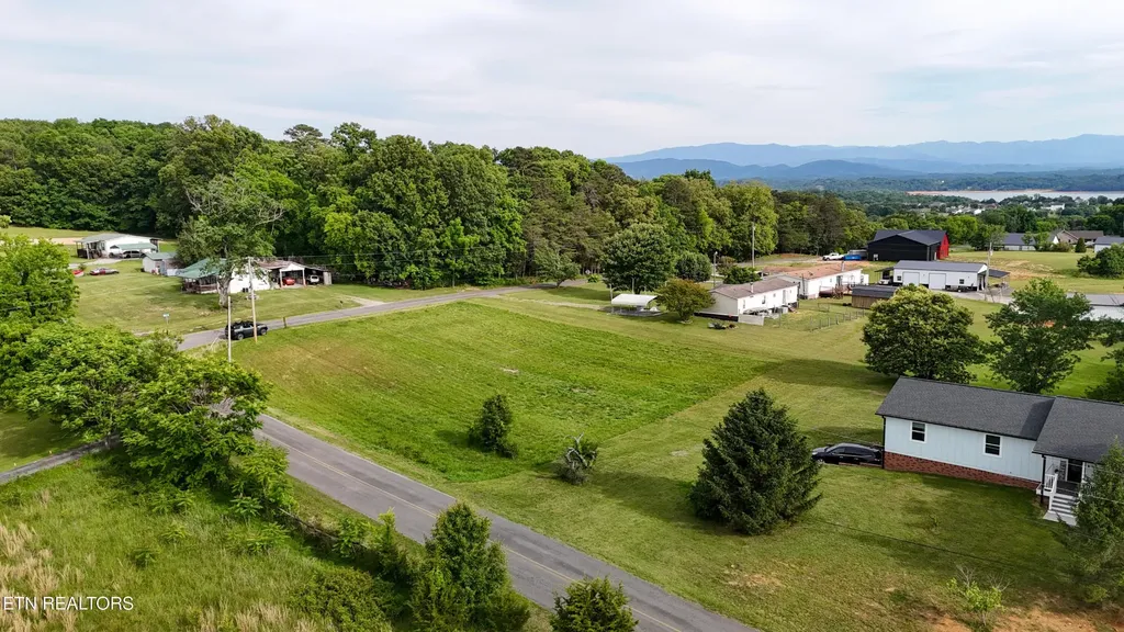 2 Wells Spring Road Dandridge TN 37725