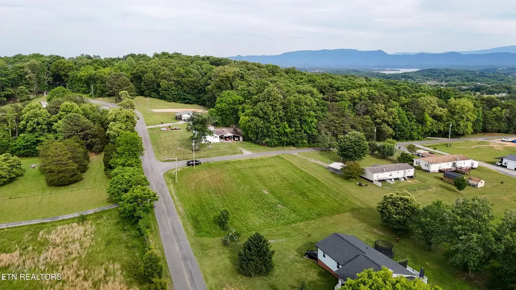 2 Wells Spring Road Dandridge TN 37725