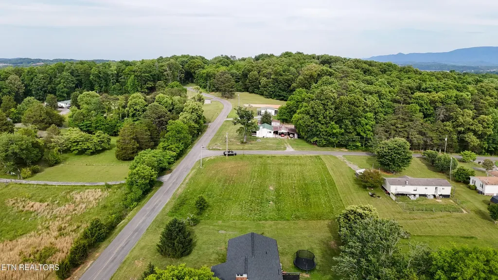 2 Wells Spring Road Dandridge TN 37725