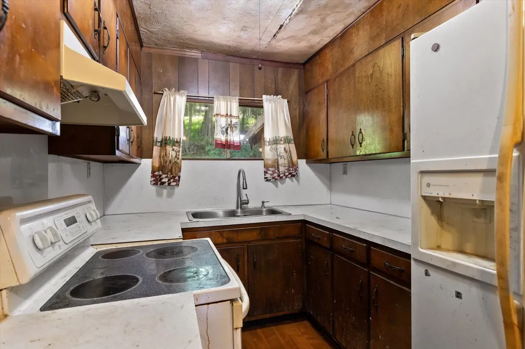 16211 Lakewood Drive Sale Creek TN 37373