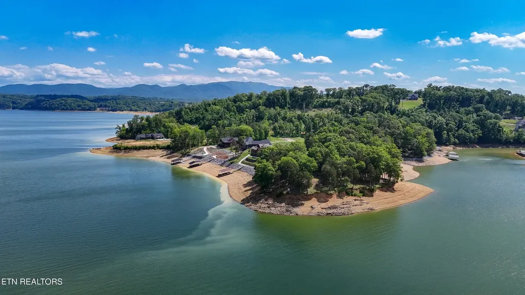 123 Ridge Point Trail Dandridge TN 37725