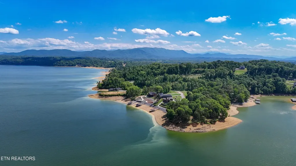 123 Ridge Point Trail Dandridge TN 37725
