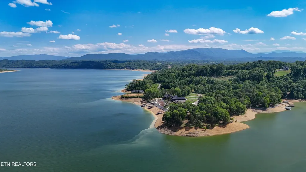 123 Ridge Point Trail Dandridge TN 37725