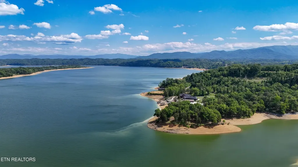 123 Ridge Point Trail Dandridge TN 37725