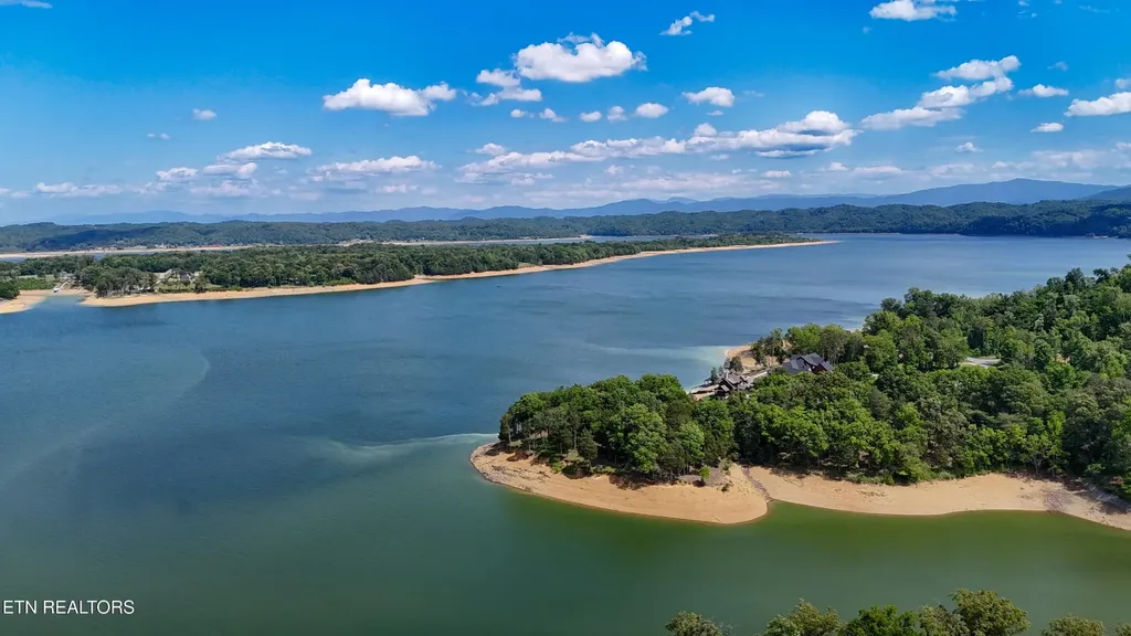 123 Ridge Point Trail Dandridge TN 37725