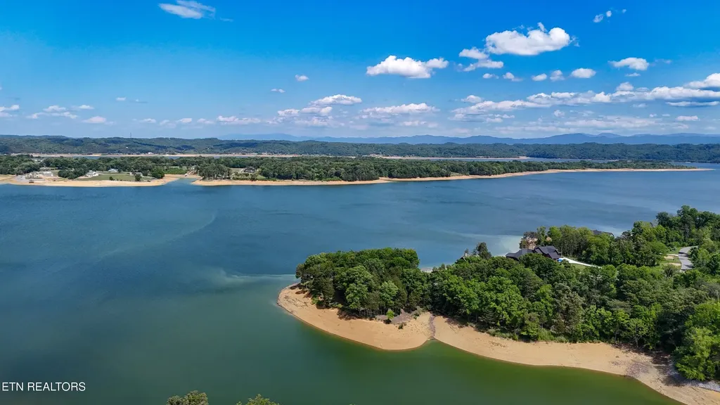 123 Ridge Point Trail Dandridge TN 37725