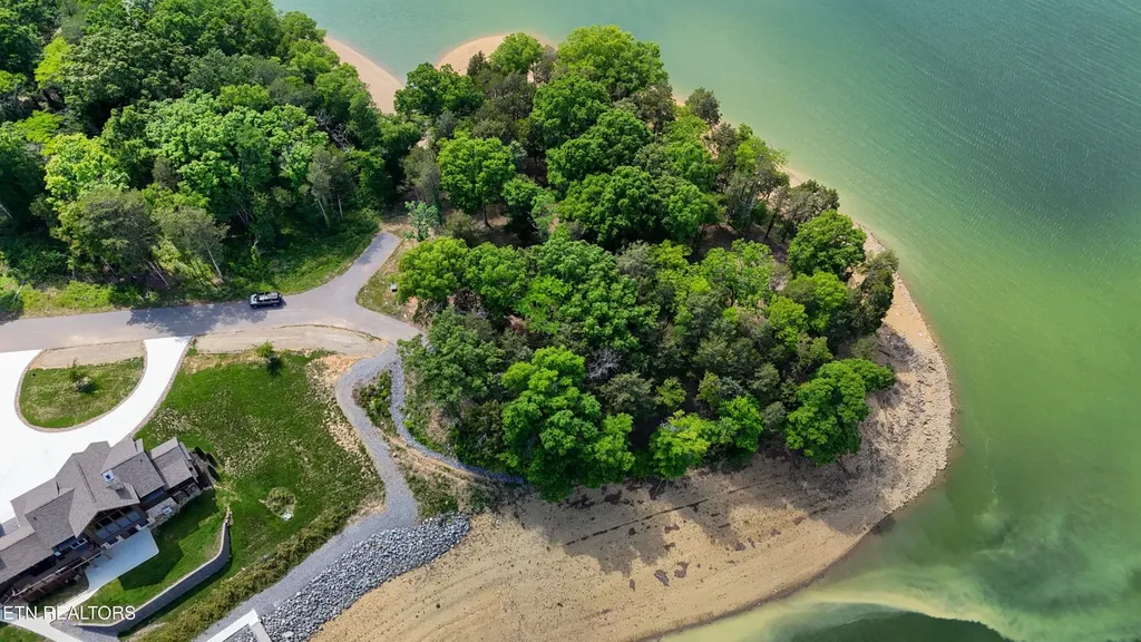 123 Ridge Point Trail Dandridge TN 37725