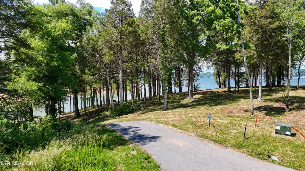 123 Ridge Point Trail Dandridge TN 37725