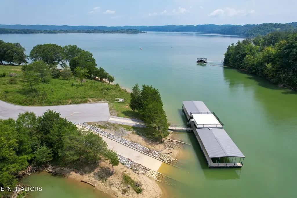 123 Ridge Point Trail Dandridge TN 37725