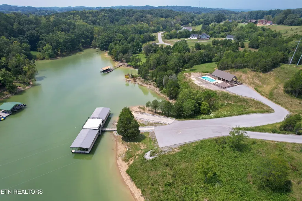 123 Ridge Point Trail Dandridge TN 37725