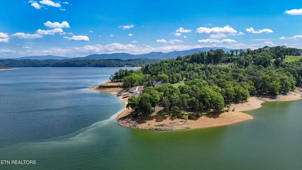 123 Ridge Point Trail Dandridge TN 37725