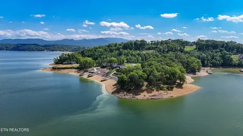 123 Ridge Point Trail Dandridge TN 37725