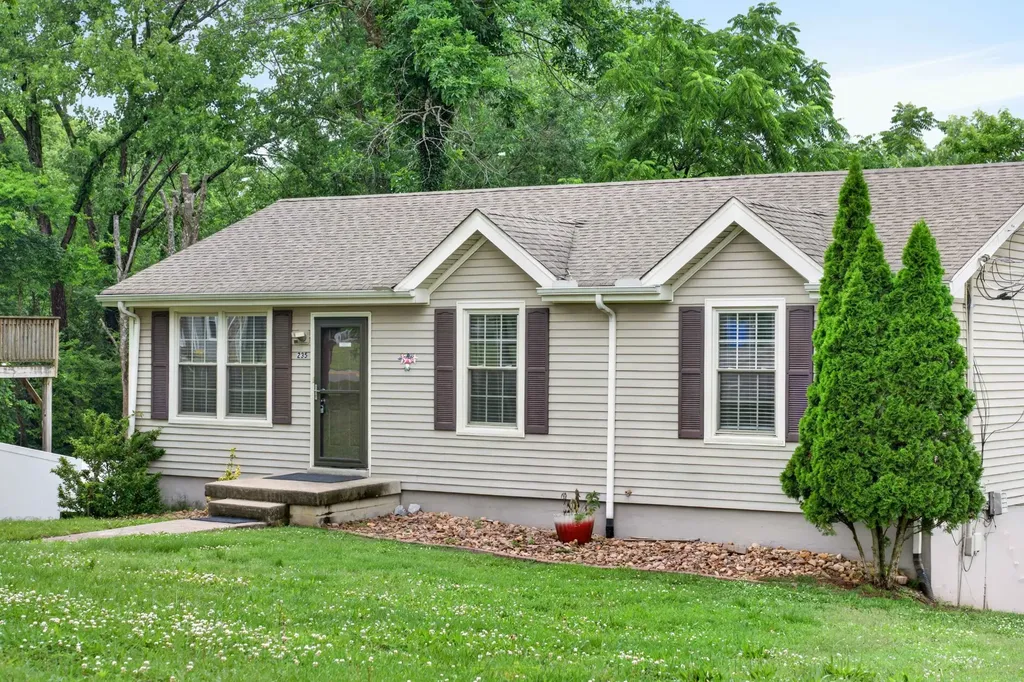 235 Savely Drive Hendersonville TN 37075