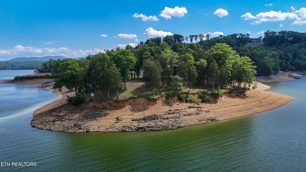 122 Ridge Point Trail Dandridge TN 37725