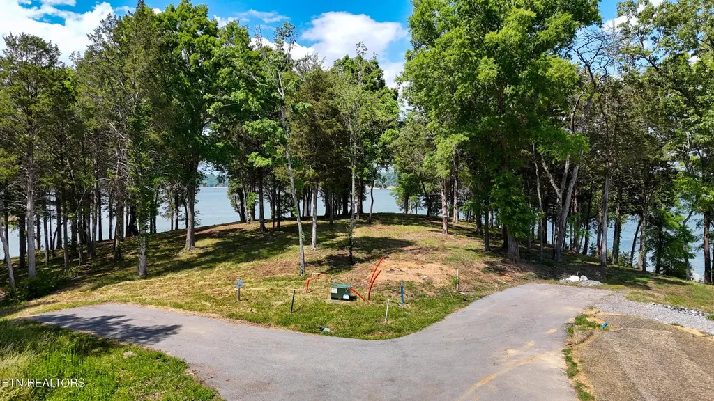 122 Ridge Point Trail Dandridge TN 37725