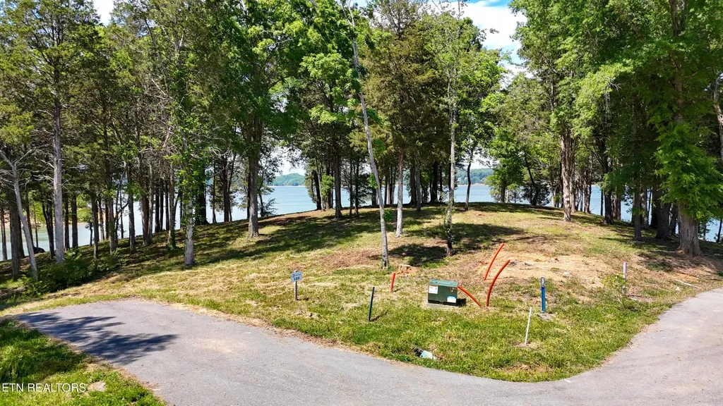 122 Ridge Point Trail Dandridge TN 37725