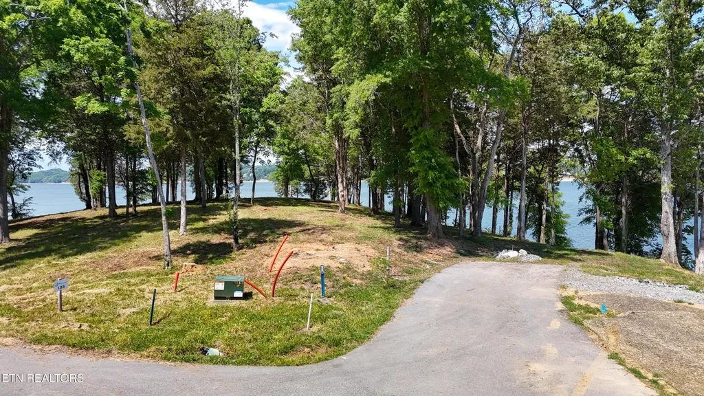 122 Ridge Point Trail Dandridge TN 37725