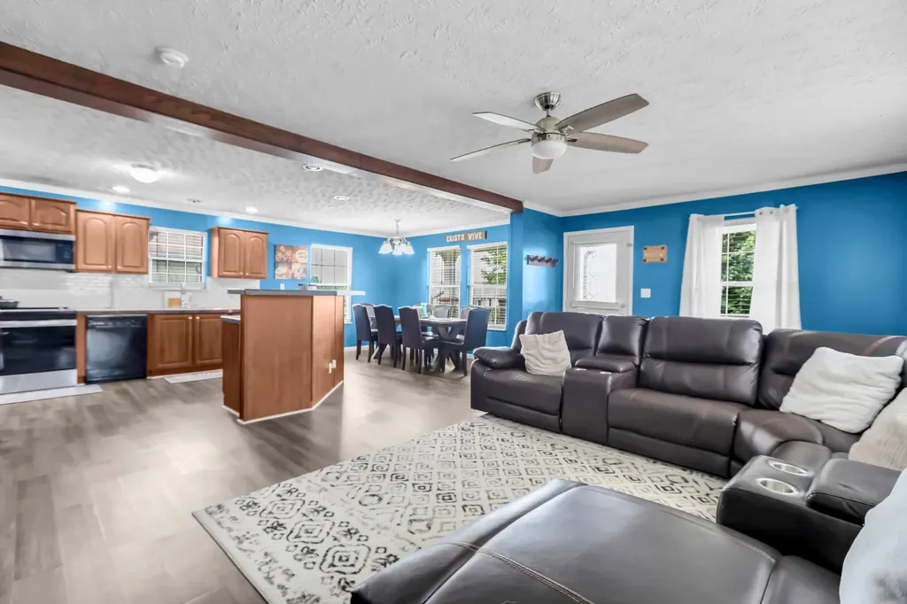 228 Oceanfront Cir, S Antioch TN 37013