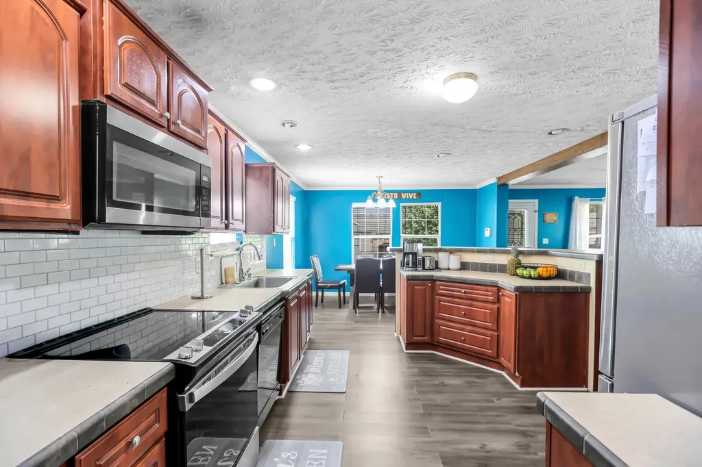 228 Oceanfront Cir, S Antioch TN 37013