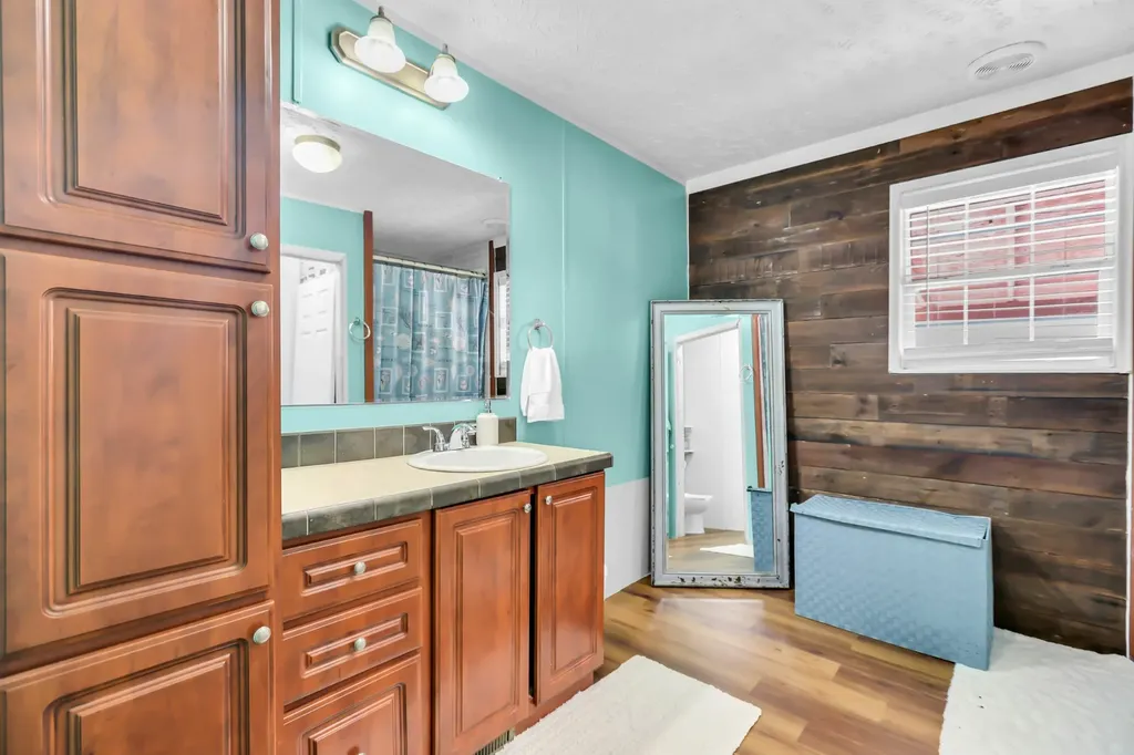 228 Oceanfront Cir, S Antioch TN 37013
