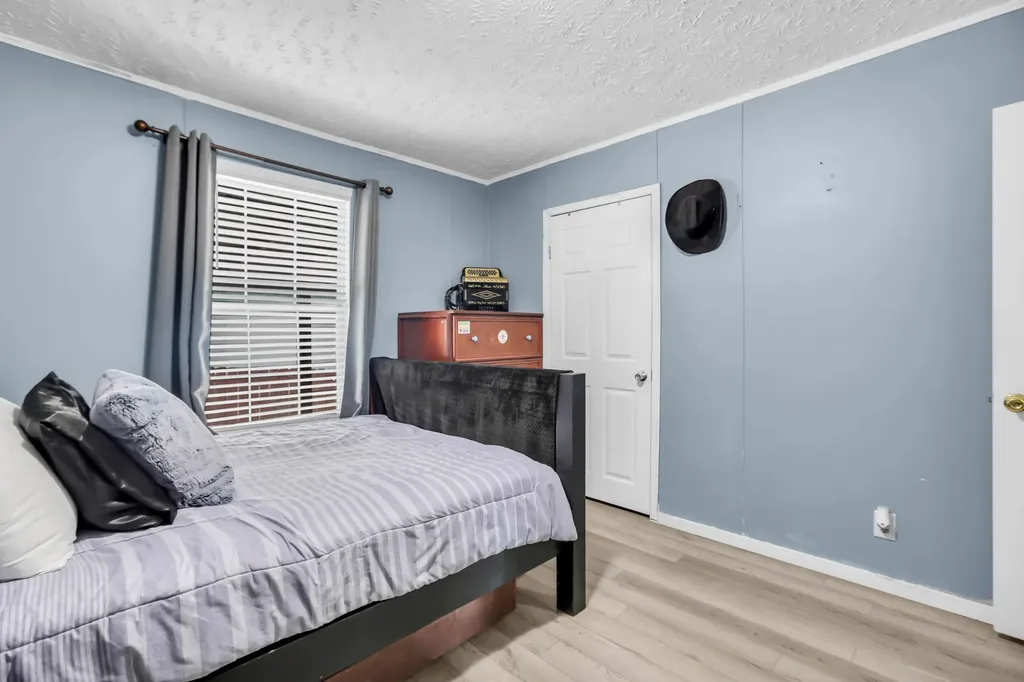 228 Oceanfront Cir, S Antioch TN 37013