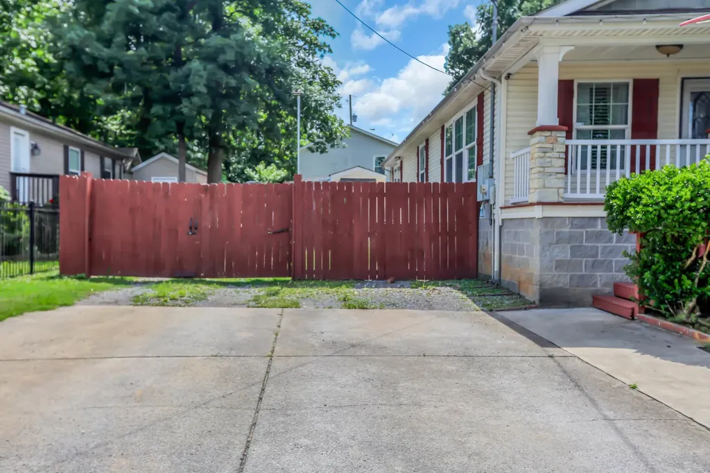 228 Oceanfront Cir, S Antioch TN 37013