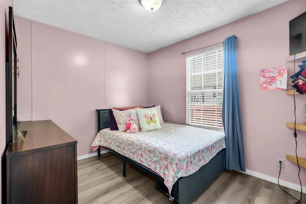 228 Oceanfront Cir, S Antioch TN 37013