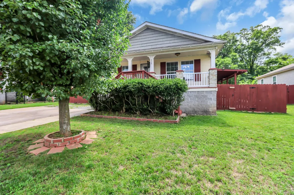 228 Oceanfront Cir, S Antioch TN 37013