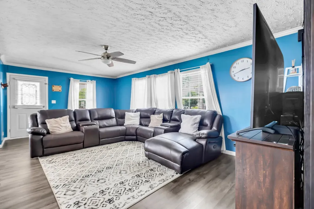 228 Oceanfront Cir, S Antioch TN 37013
