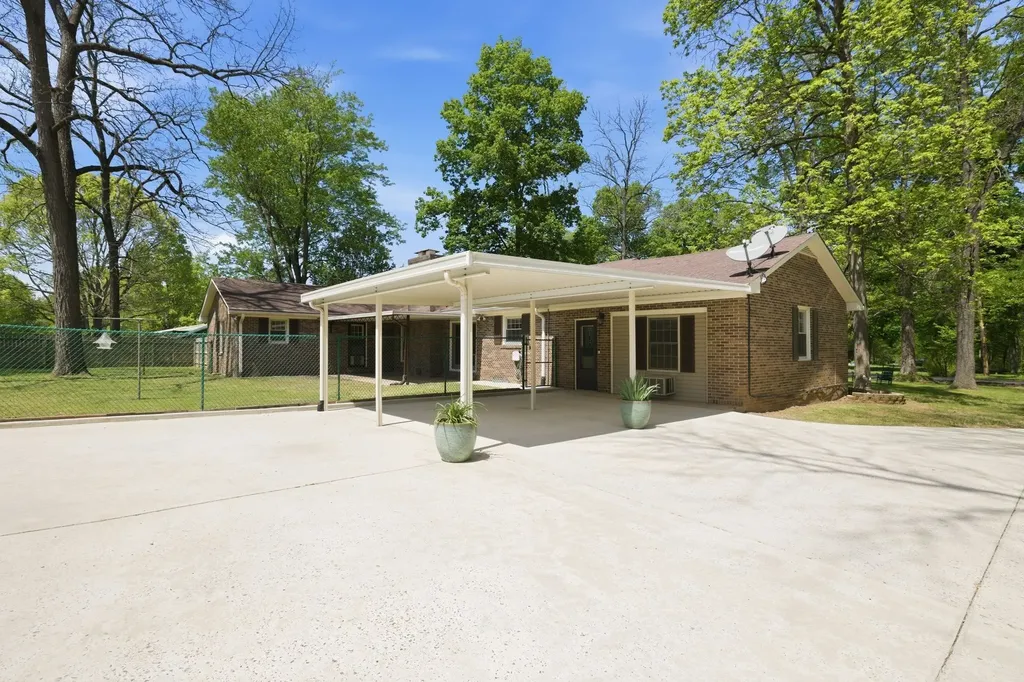 100 April Lane Shelbyville TN 37160