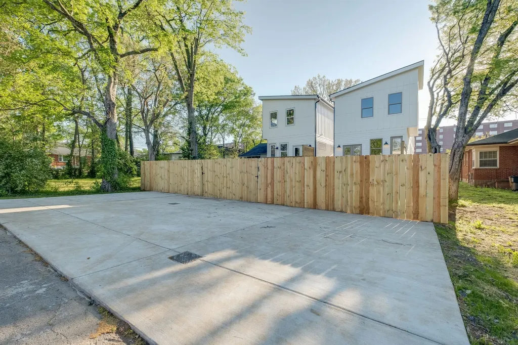 1104B 33rd Ave, N Nashville TN 37209