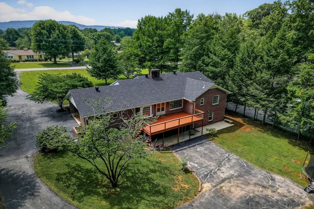 606 Boyd Avenue Mcminnville TN 37110