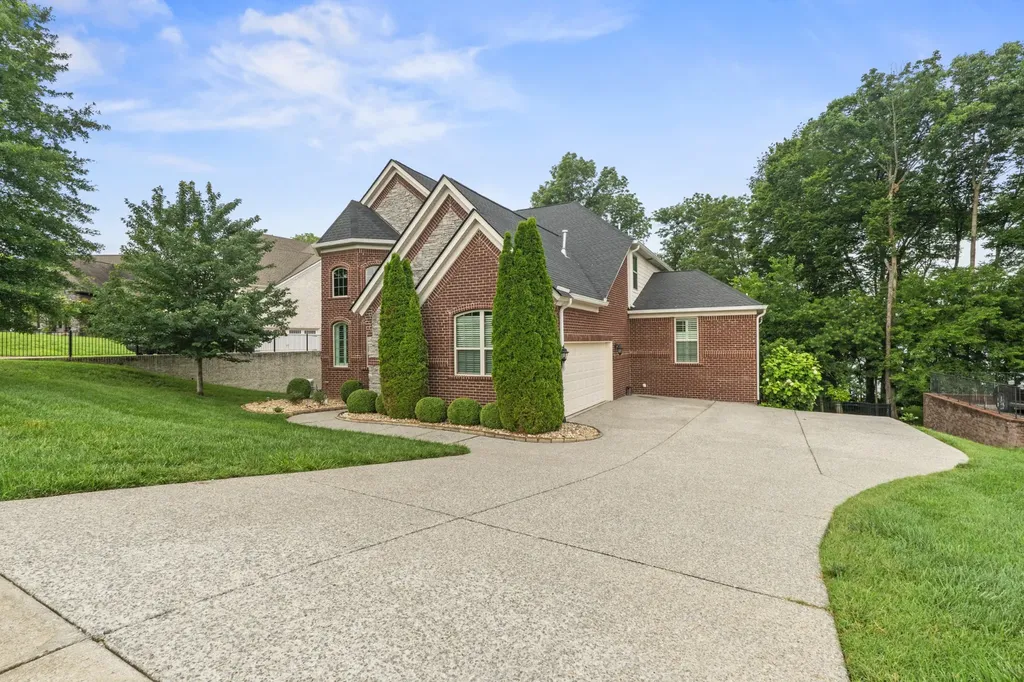 133 Windmill Pointe Circle Hendersonville TN 37075