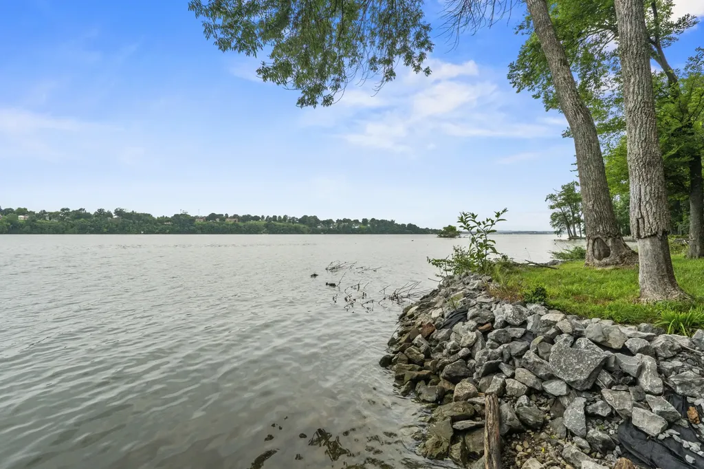 133 Windmill Pointe Circle Hendersonville TN 37075