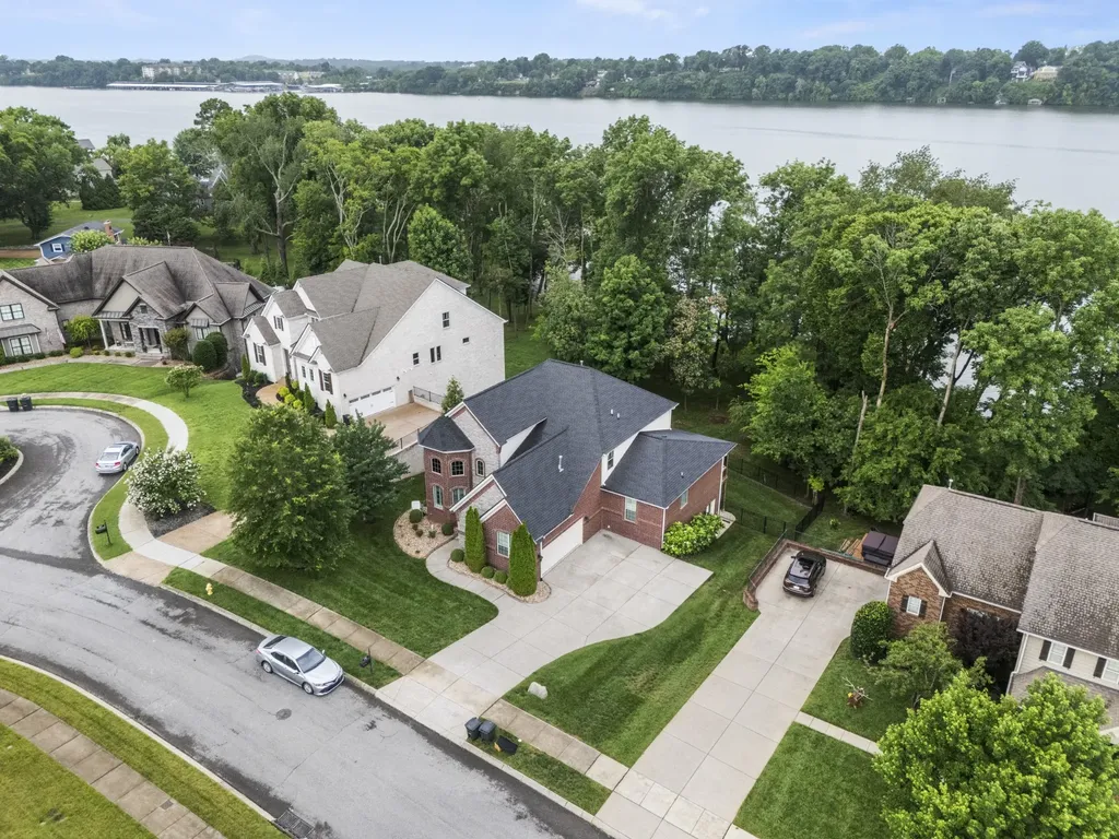 133 Windmill Pointe Circle Hendersonville TN 37075