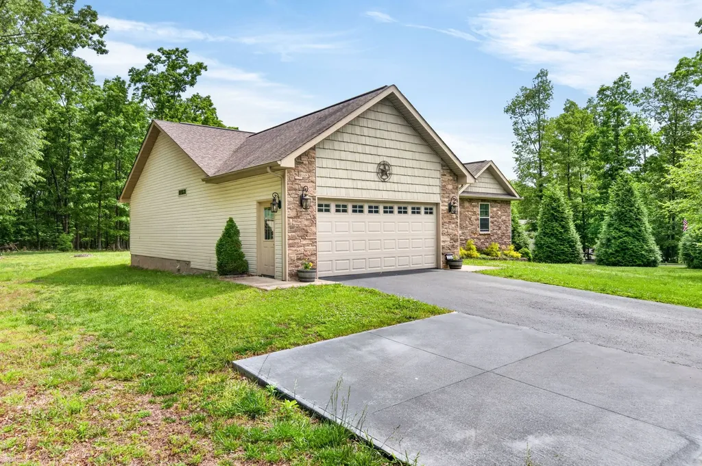 234 Stonecrest Avenue Crossville TN 38571