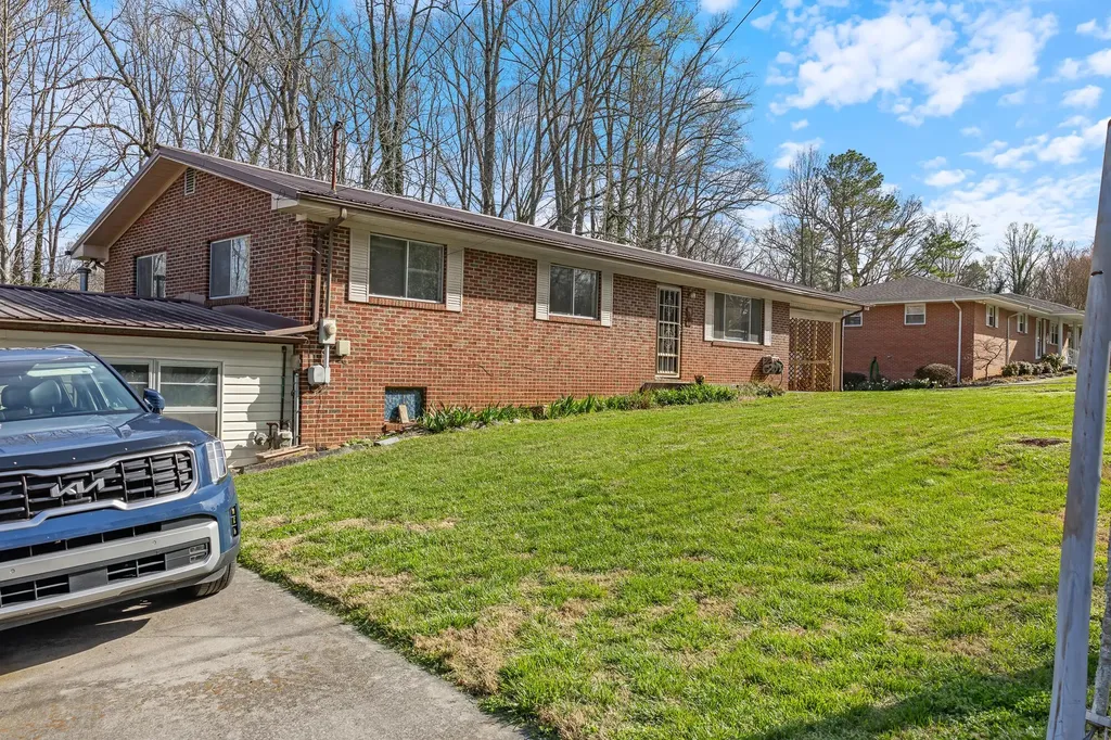 717 James Street Athens TN 37303
