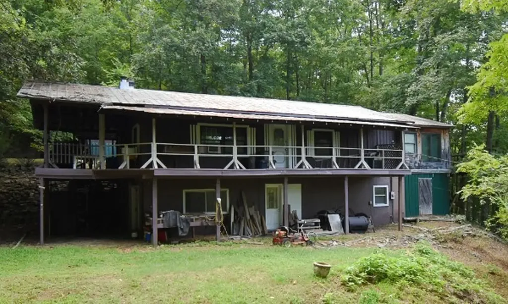 1464 Marsh Creek Road Linden TN 37096