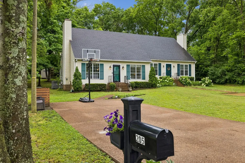 205 Brattlesboro Place Nashville TN 37204