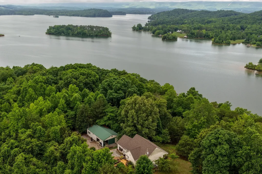 965 Lakewood Village Road Spring City TN 37381