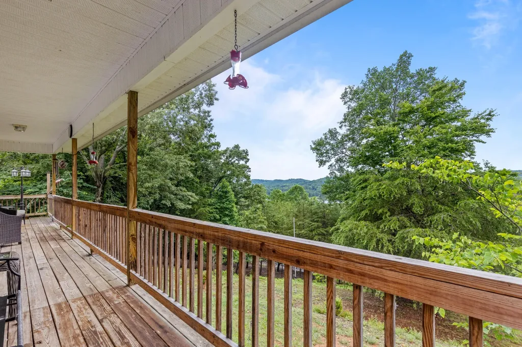 965 Lakewood Village Road Spring City TN 37381