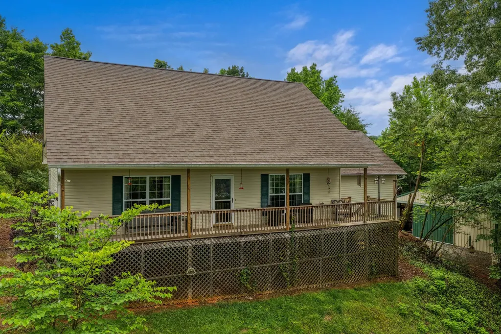 965 Lakewood Village Road Spring City TN 37381