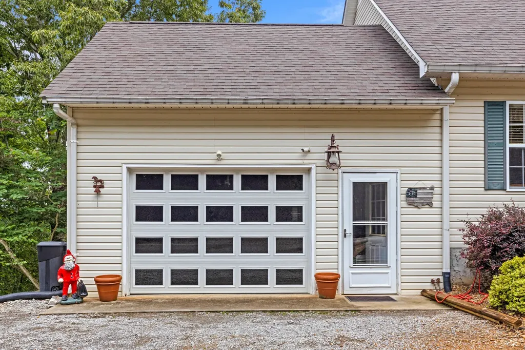 965 Lakewood Village Road Spring City TN 37381