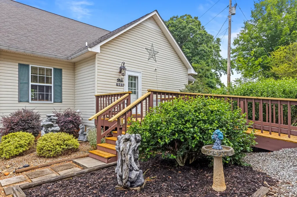 965 Lakewood Village Road Spring City TN 37381