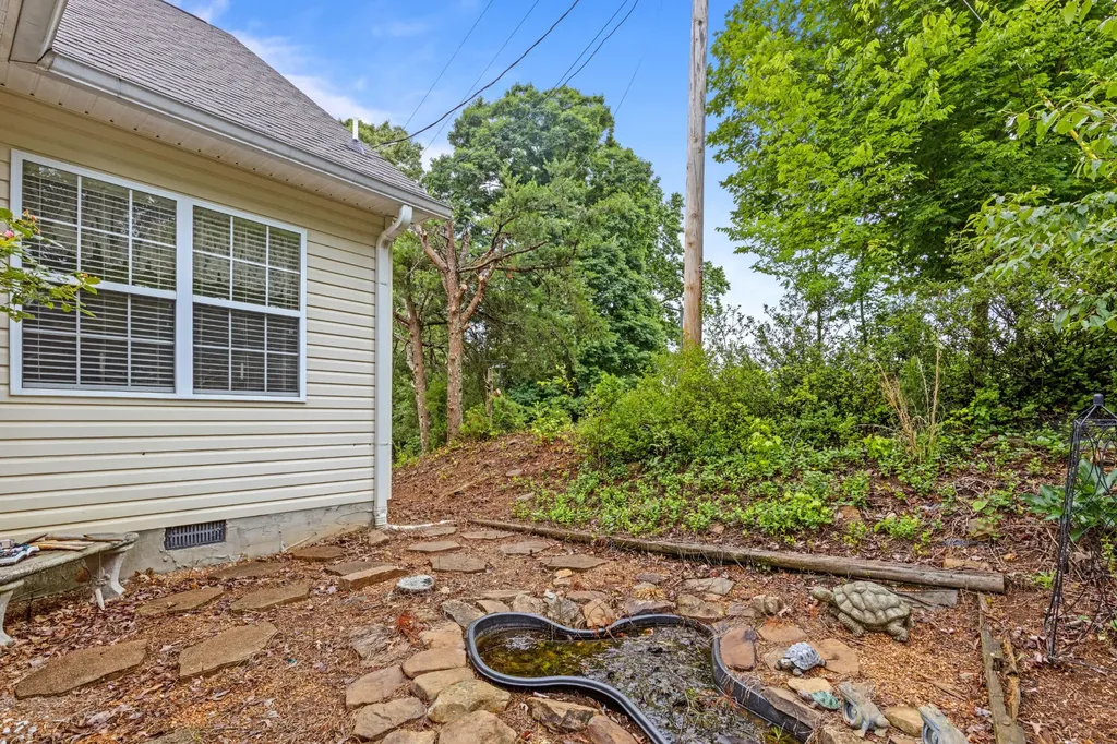 965 Lakewood Village Road Spring City TN 37381