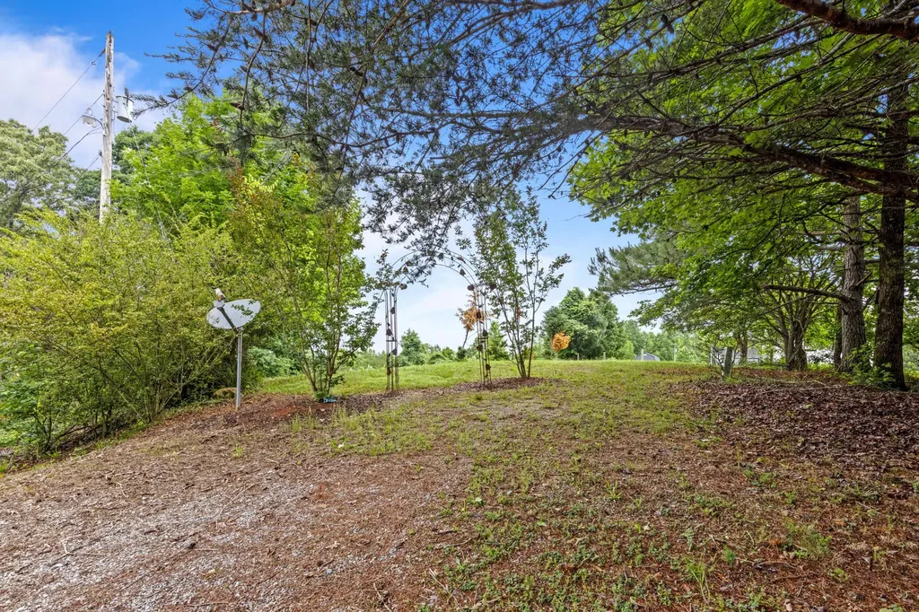 965 Lakewood Village Road Spring City TN 37381